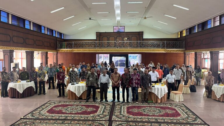 Bapak Kadis Perkim-LH Bapak Arif Meigayanto, ST,MM menghadiri acara Konsultasi Publik